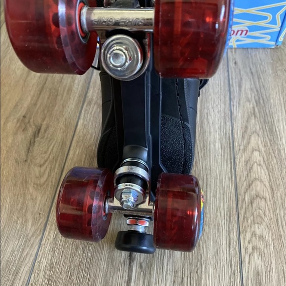 NIB Authentic SONIC Sure Grip roller skates - Picture 4 of 6